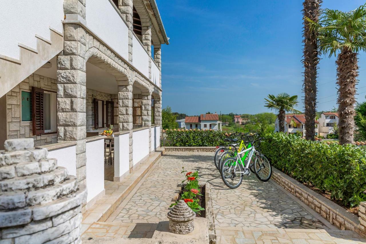 Apartments Rita โปเรช ภายนอก รูปภาพ